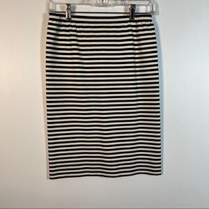 LAFAYETTE 148 NEW YORK Black/White Striped Skirt w/elastic waistband. Size P